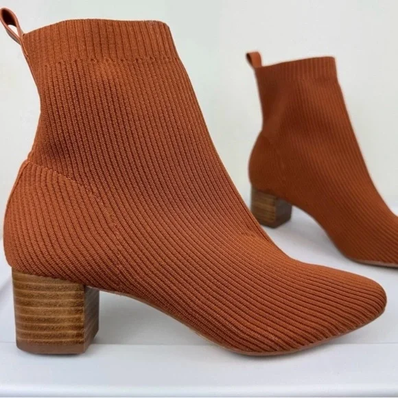 Joie Revolve Neely Sock Ribbed Ankle
Booties Sz 7.5 Chestnut Brown
Block Heel - Picture 2 of 13